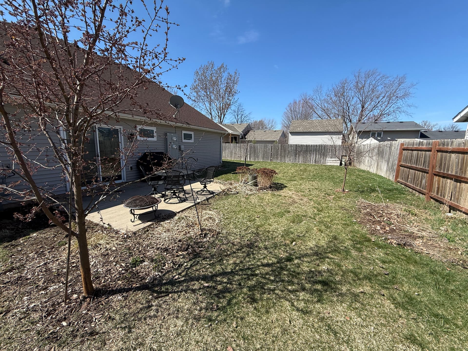 Gallery photos for Spring Cleanup and Mulch Install in Hudson Wisconsin: Image #2