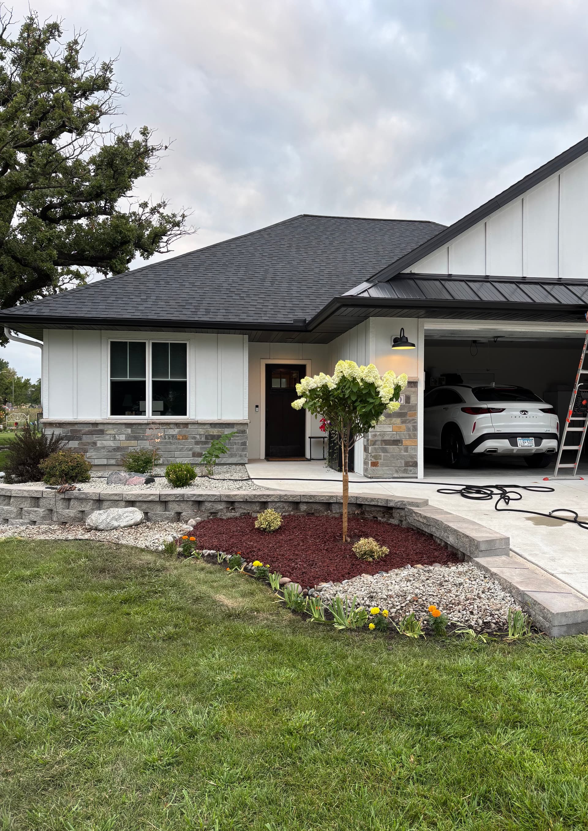 Gallery photos for Landscaping and Retaining Wall Project in a Beautiful Neighborhood: Image #1