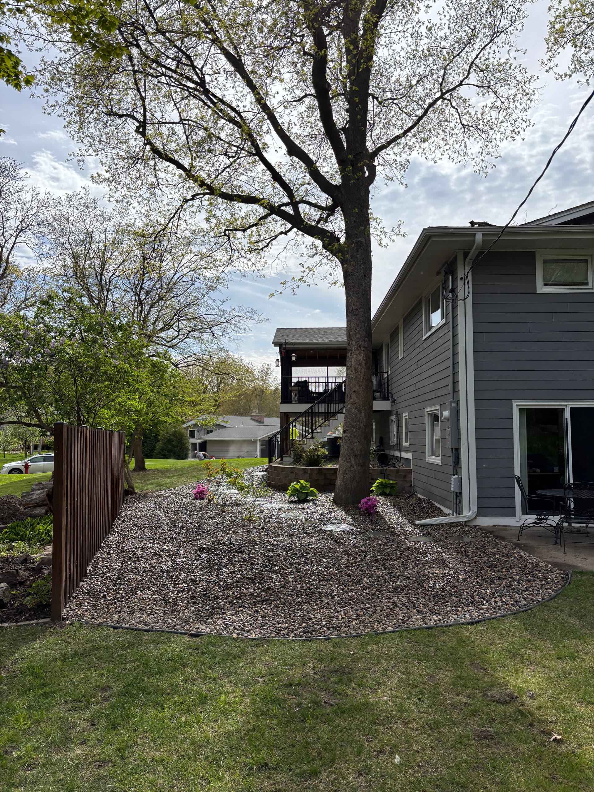 Gallery photos for River Rock and Stone Steppers Give This Yard a Cleaner Look: Image #1